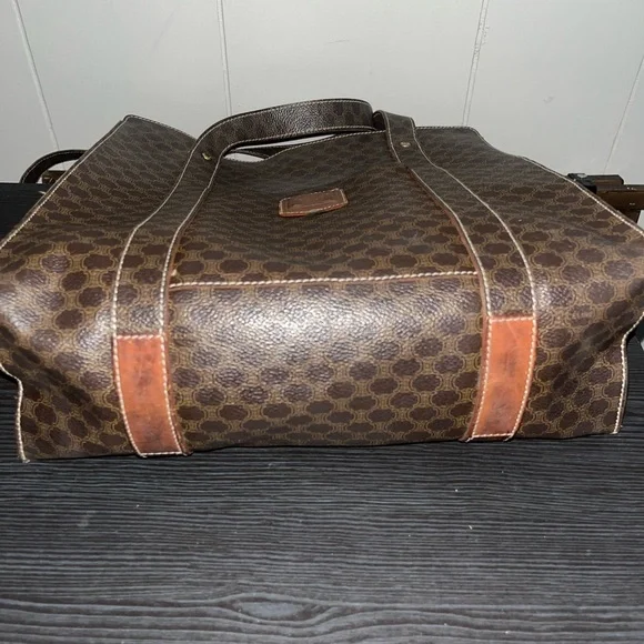 Celine Brown shoulder bag with Classic Design - Picture 15 of 17